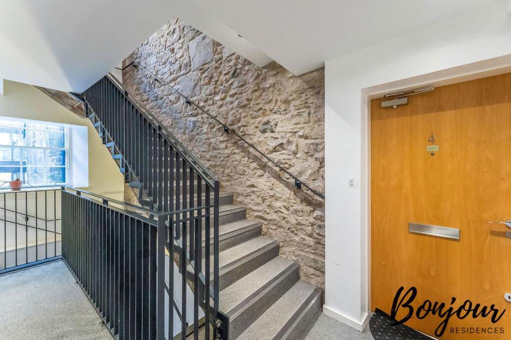 Spacious 2Br-1Ba - Grassmarket - Free Parking By Bonjour Residences Эдинбург Экстерьер фото